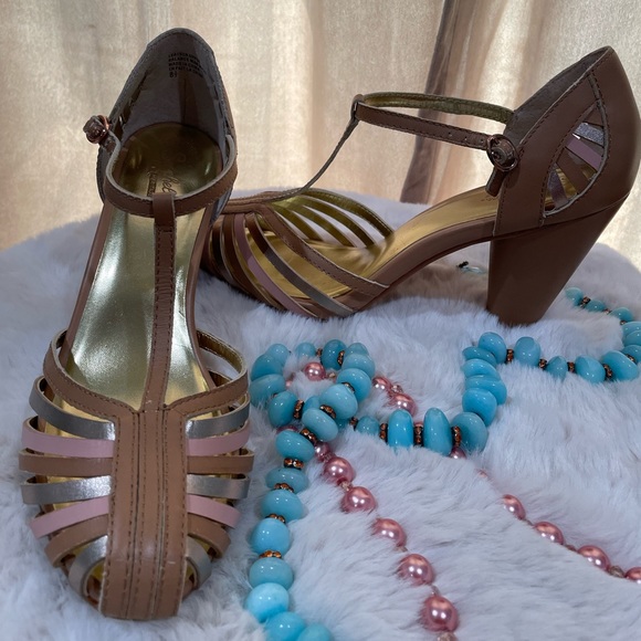 Wonderful Seychelles Heel Shoes - Picture 3 of 11